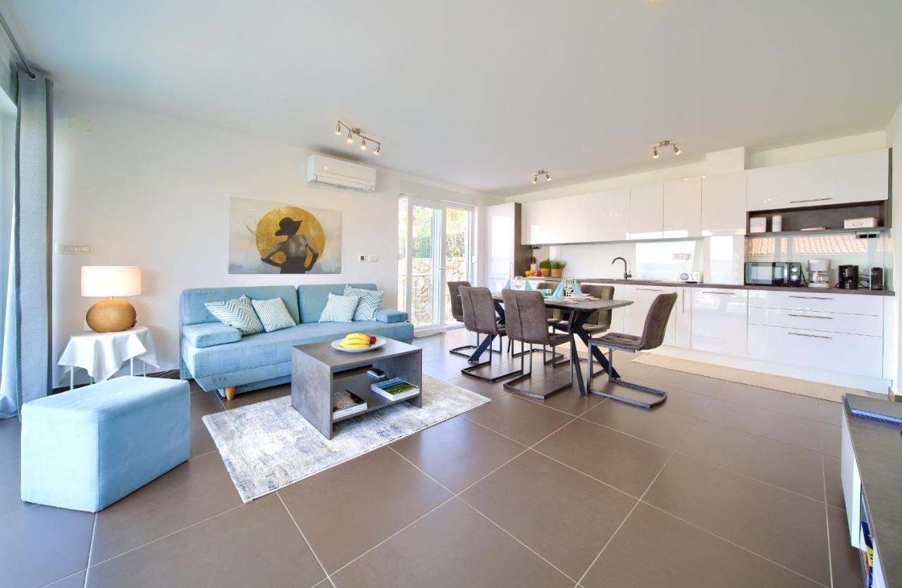 Villa Solis Lacus Modern Apartment - Private Heated Pool - Smart Tv Sky X - Free Parking Нівице Екстер'єр фото