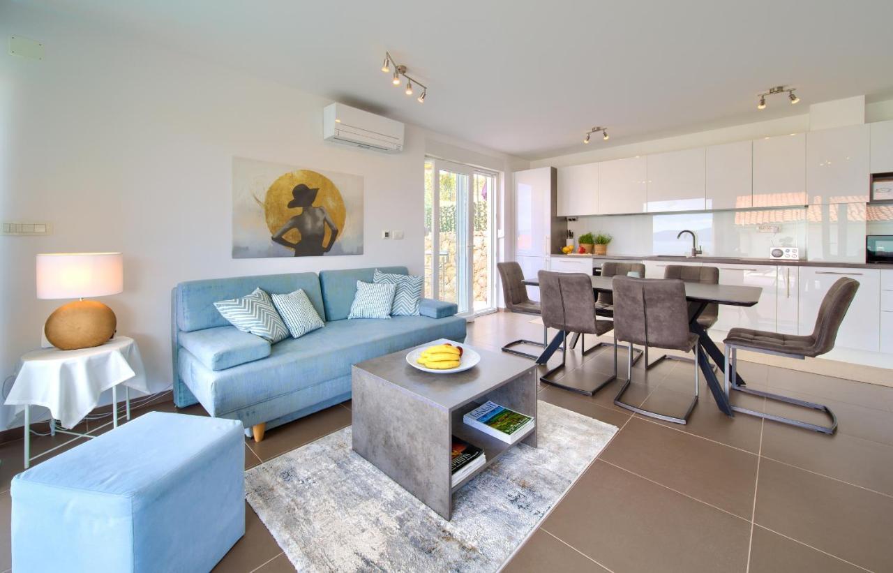 Villa Solis Lacus Modern Apartment - Private Heated Pool - Smart Tv Sky X - Free Parking Нівице Екстер'єр фото