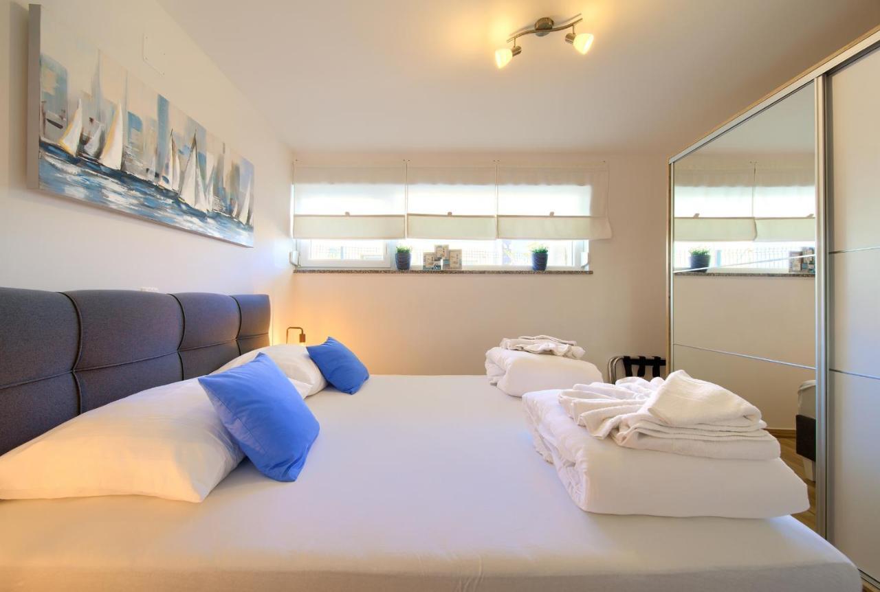 Villa Solis Lacus Modern Apartment - Private Heated Pool - Smart Tv Sky X - Free Parking Нівице Екстер'єр фото