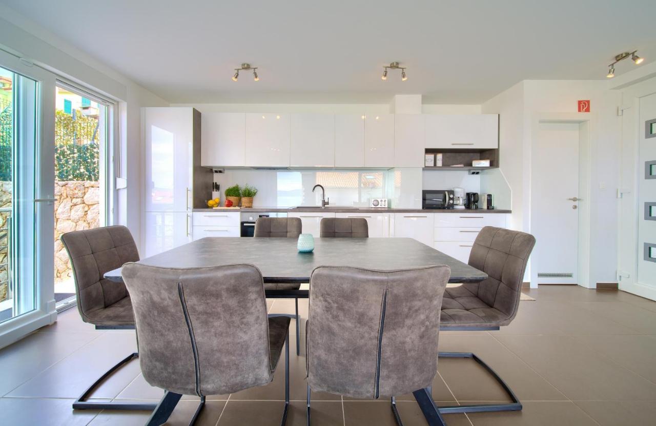 Villa Solis Lacus Modern Apartment - Private Heated Pool - Smart Tv Sky X - Free Parking Нівице Екстер'єр фото