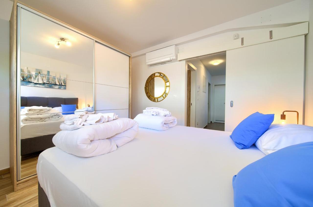 Villa Solis Lacus Modern Apartment - Private Heated Pool - Smart Tv Sky X - Free Parking Нівице Екстер'єр фото