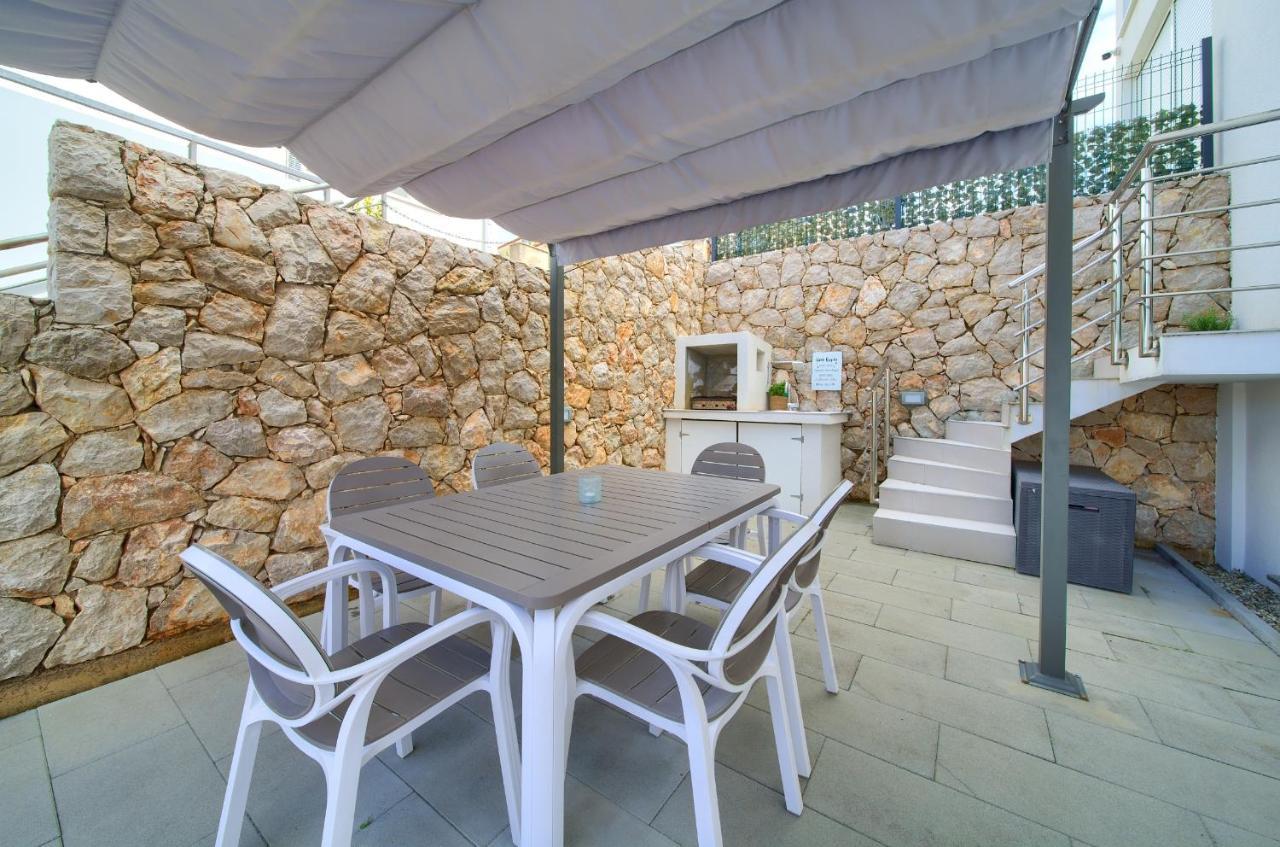 Villa Solis Lacus Modern Apartment - Private Heated Pool - Smart Tv Sky X - Free Parking Нівице Екстер'єр фото