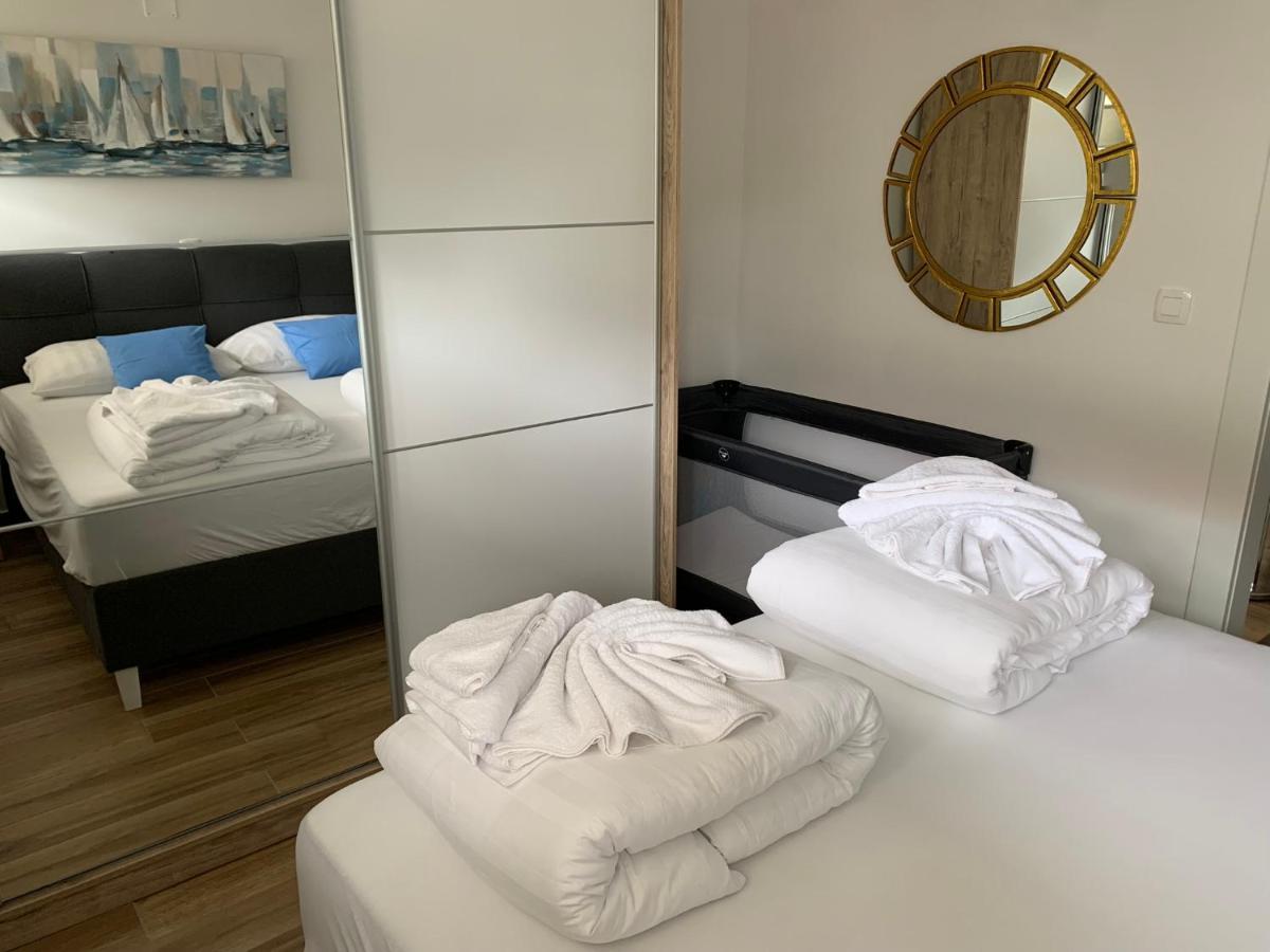 Villa Solis Lacus Modern Apartment - Private Heated Pool - Smart Tv Sky X - Free Parking Нівице Екстер'єр фото