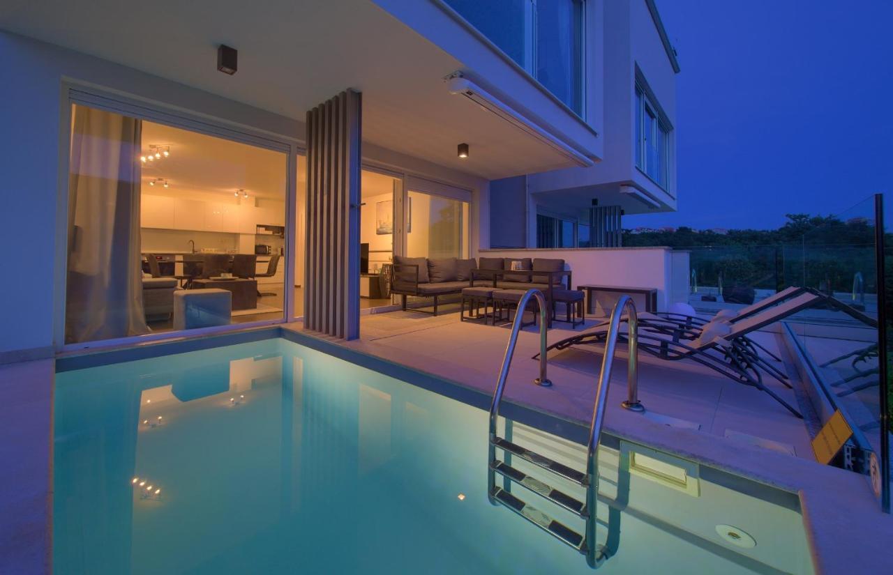 Villa Solis Lacus Modern Apartment - Private Heated Pool - Smart Tv Sky X - Free Parking Нівице Екстер'єр фото